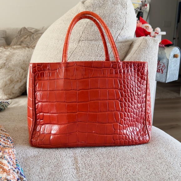 11. FURLA GENUINE LEATHER TOTE HANGBAG - Picture 5 of 10